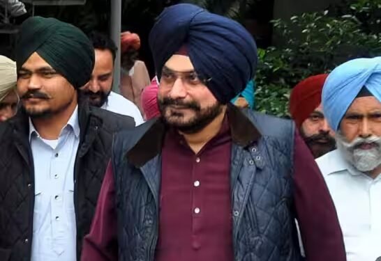 ਸਿੱਧੂ ਮੂਸੇਵਾਲਾ ਦੇ ਪਰਿਵਾਰ ਨੂੰ ਮਿਲਣ ਲਈ ਪਹੁੰਚੇ ਨਵਜੋਤ ਸਿੱਧੂ, ਸਰਕਾਰ ਨੂੰ ਕੀਤੇ ਅਹਿਮ ਸਵਾਲ