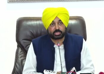 “ਇੱਕ ਛਪਕੇ ਵਿਕਦਾ ਤੇ ਇੱਕ ਵਿਕ ਕੇ ਛਪਦਾ, ਅਖਬਾਰ-ਅਖਬਾਰ ‘ਚ ਫ਼ਰਕ ਹੁੰਦਾ”, ਸੀ.ਐਮ. ਨੇ ਕਿਦੇ ‘ਤੇ ਸਾਧਿਆ ਨਿਸ਼ਾਨਾ?