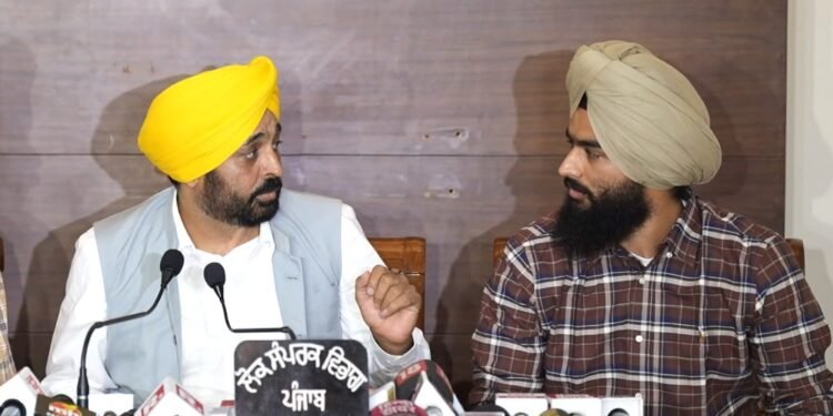 ਵੱਡੀ ਖ਼ਬਰ: ਚੰਨੀ ਨੂੰ ਦਿੱਤੇ ਅਲਟੀਮੇਟਮ ਦਾ ਸਮਾਂ ਖ਼ਤਮ, ਸੀ.ਐਮ. ਮਾਨ ਪੰਜਾਬੀਆਂ ਸਾਹਮਣੇ ਲੈਕੇ ਆਏ ਖਿਡਾਰੀ