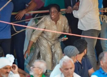 ਪਹਿਲਵਾਨਾਂ ਦੇ ਧਰਨੇ-ਪ੍ਰਦਰਸ਼ਨ ‘ਤੇ ਟਿਪਣੀ ਕਰਨ ਤੋਂ ਬਾਅਦ ਜੰਤਰ-ਮੰਤਰ ਵਿਖੇ ਪਹੁੰਚੇ ਪੀ.ਟੀ. ਊਸ਼ਾ, ਖਿਡਾਰੀਆਂ ਨਾਲ ਕੀਤੀ ਮੁਲਾਕਾਤ