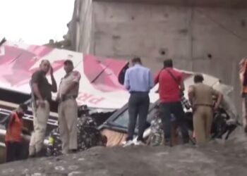 ਵੱਡੀ ਖ਼ਬਰ: ਅੰਮ੍ਰਿਤਸਰ ਤੋਂ ਮਾਤਾ ਵੈਸ਼ਨੋ ਦੇਵੀ ਦਰਸ਼ਨਾਂ ਲਈ ਜਾ ਰਹੀ ਸ਼ਰਧਾਲੂਆਂ ਨਾਲ ਭਰੀ ਬੱਸ ਭਿਆਨਕ ਖ਼ੱਡ ਵਿਚ ਡਿੱਗੀ