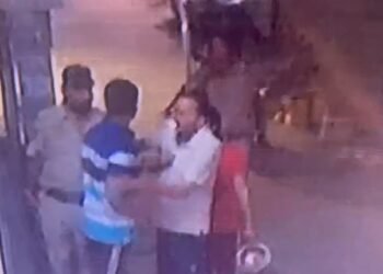 ਸ਼ਿਵ ਸੈਨਾ ਆਗੂ ਹਰੀਸ਼ ਸਿੰਗਲਾ ਦੇ ਗਨਮੈਨ ਦਾ ਕਾਰਾ, ਸਕਿਓਰਿਟੀ ਦੇ ਸਾਹਮਣੇ ਕੀਤਾ ਜਾਨਲੇਵਾ ਹਮਲਾ