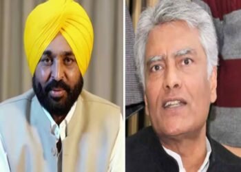 ਪੰਜਾਬ ‘ਚ 100 ਕਰੋੜ ਦੇ ਕਰਜ਼ੇ ਨੂੰ ਲੈ ਕੇ ਝੜਪ: ਭਾਜਪਾ ਨੇ CM ਭਗਵੰਤ ਮਾਨ ਦਾ ਪੋਸਟਰ ਜਾਰੀ ਕੀਤਾ, ਲਿਖਿਆ- ਤਬਾਹੀ ਦਾ ਰਾਜਾ