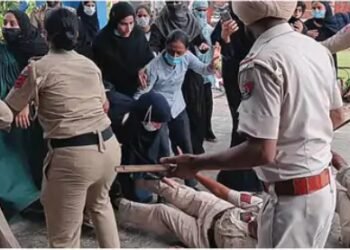 ਫਤਿਹਗੜ੍ਹ ਸਾਹਿਬ ਦੀ ਦੇਸ਼ਭਗਤ ਯੂਨੀਵਰਸਿਟੀ ‘ਚ ਹੰਗਾਮਾ: ਹੜਤਾਲ ‘ਤੇ ਬੈਠੀਆਂ ਨਰਸਿੰਗ ਵਿਦਿਆਰਥਣਾਂ ‘ਤੇ ਪੁਲਸ ਨੇ ਕੀਤਾ ਲਾਠੀਚਾਰਜ