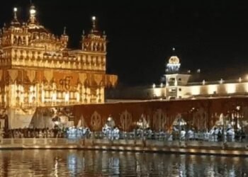 ਸ੍ਰੀ ਗੁਰੂ ਗ੍ਰੰਥ ਸਾਹਿਬ ਪ੍ਰਕਾਸ਼ ਪੁਰਬ ਭਲਕੇ: 100 ਕੁਇੰਟਲ ਫੁੱਲਾਂ ਨਾਲ ਸਜਿਆ ਹਰਿਮੰਦਰ ਸਾਹਿਬ, ਰਾਤ ​​ਨੂੰ ਆਤਿਸ਼ਬਾਜ਼ੀ