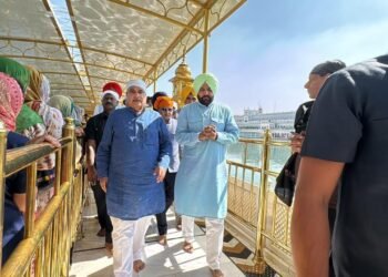 ਕੇਂਦਰੀ ਮੰਤਰੀ ਨਿਤਿਨ ਗਡਕਰੀ ਪਹੁੰਚੇ ਪੰਜਾਬ, ਸ਼੍ਰੀ ਦਰਬਾਰ ਸਾਹਿਬ ਟੇਕਿਆ ਮੱਥਾ