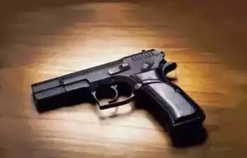 ਲੁਧਿਆਣਾ ‘ਚ ਦੋ ਗੁੱਟਾਂ ਵਿਚਾਲੇ ਤੇਜ਼ਧਾਰ ਹਥਿਆਰਾਂ ਨਾਲ ਗੋਲੀਬਾਰੀ: ਗੋਲੀਆਂ ਲੱਗਣ ਕਾਰਨ 2 ਨੌਜਵਾਨ ਜ਼ਖਮੀ